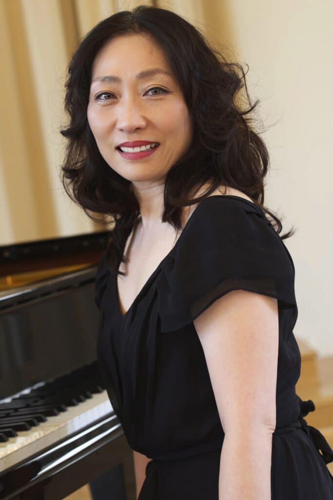 Headshot picture of pianist